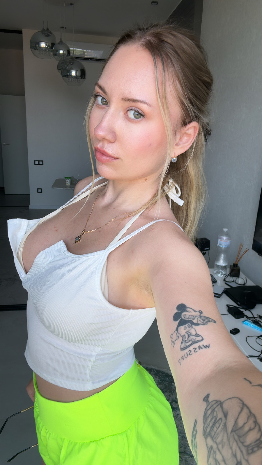 KateV in her underwear in Changzhou