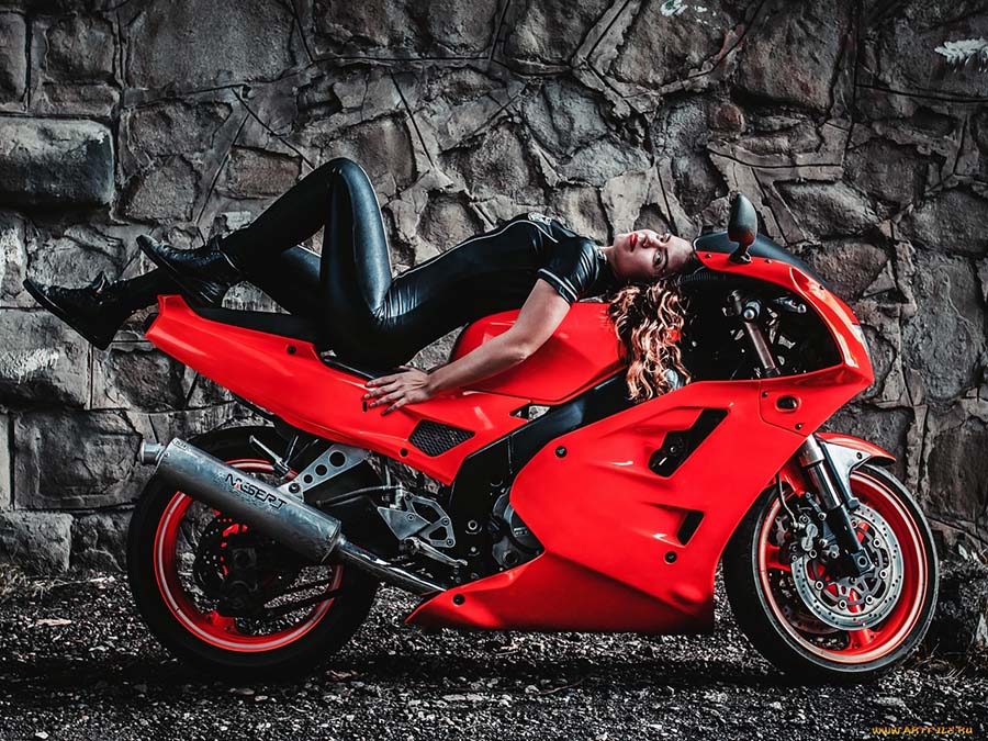 Beautiful girl Beautiful girls and motorcycles in Changzhou